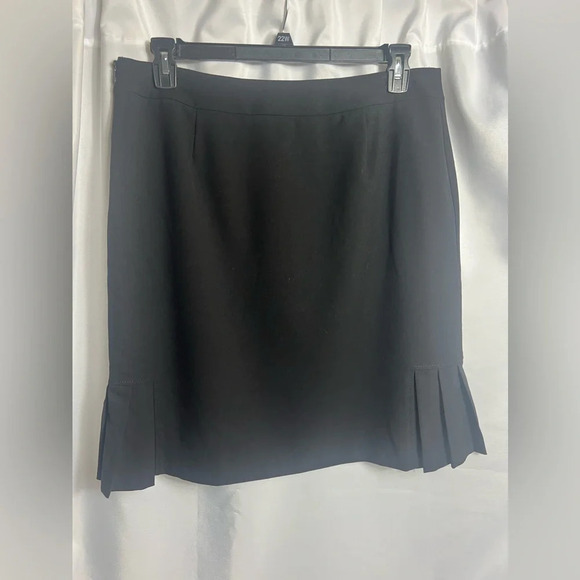 Tahari Arthur S. Levine Flared, Pleated Bi-Stretch Skirt Size 14 - Picture 5 of 8